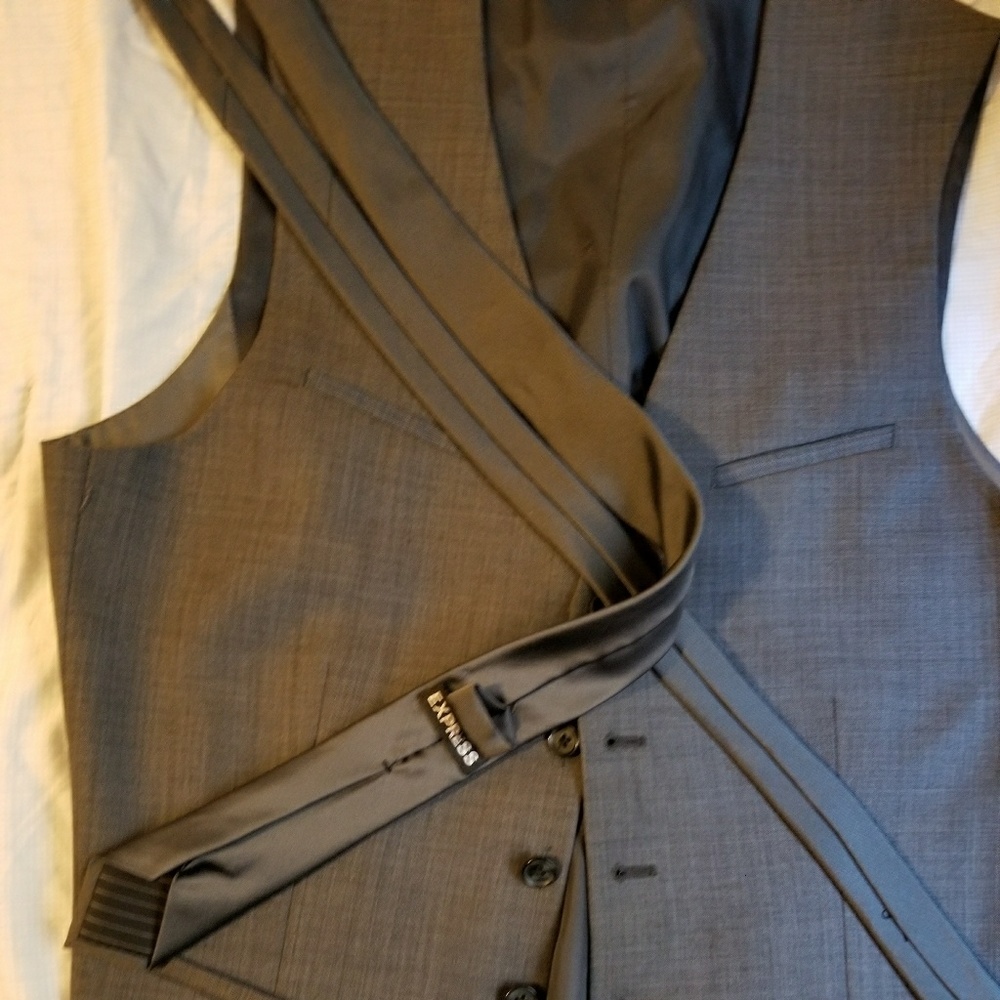 Express size medium vest. - Picture 2 of 4